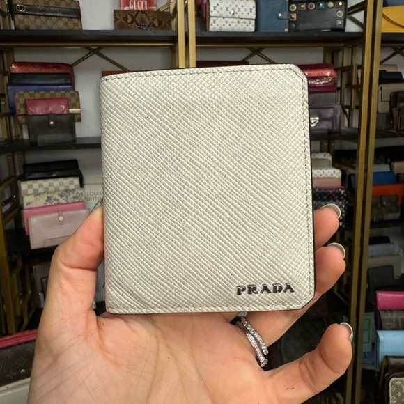 13781 Prada Saffiano corner men’s bifold - Picture 1 of 6